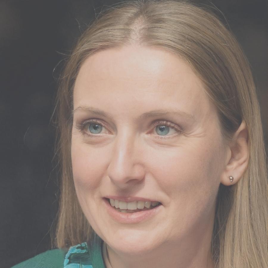 Helena Kowalski, Senior Financial Advisor